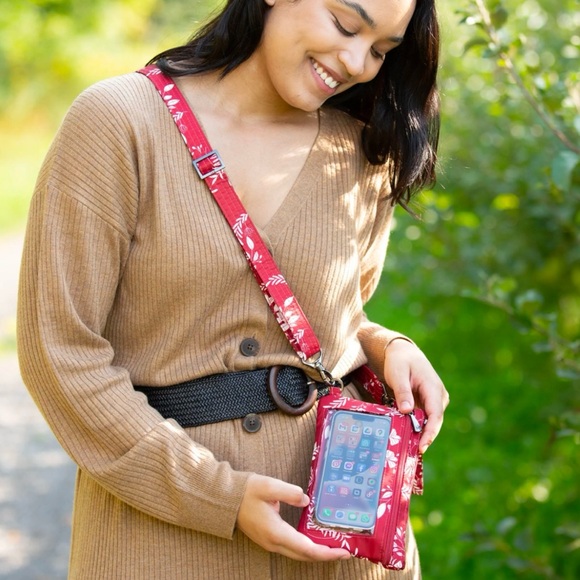 Lug Peekaboo Convertible Crossbody Bag - Picture 7 of 7